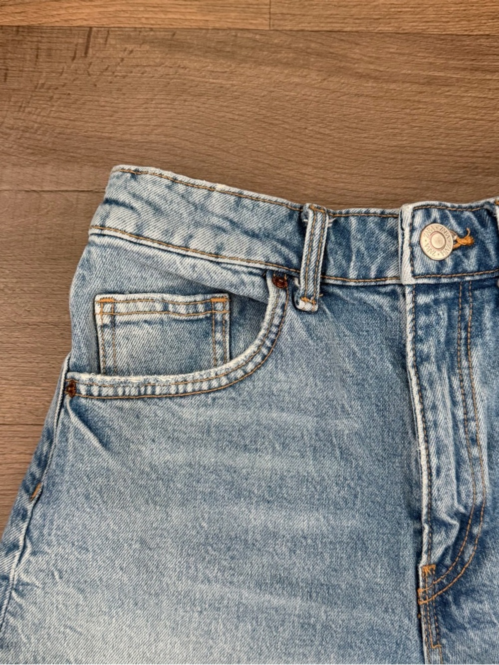 Zara Women's High Waist Cuffed Denim Shorts Medium Light Wash Size 2 - Picture 2 of 9